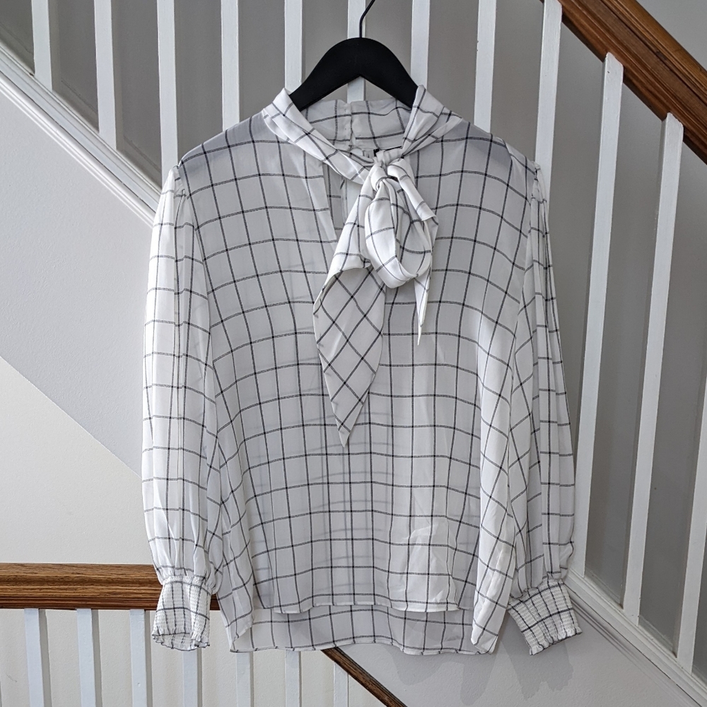 BNWT ALICE + OLIVIA  Mallie Tie Neck Blouse - Picture 5 of 15